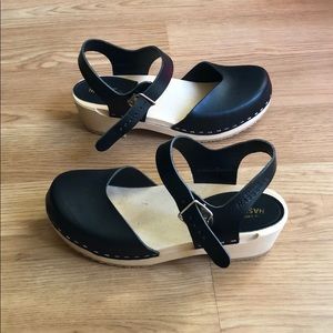 Swedish Hasbeens leather wood clogs Sz 35 NWOB